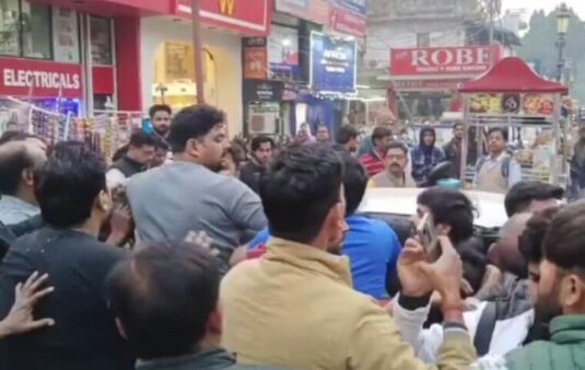 Prayagraj News Vishwa Hindu Parishad Metropolitan President Sanjay Gupta and his son attacked in crowded markets