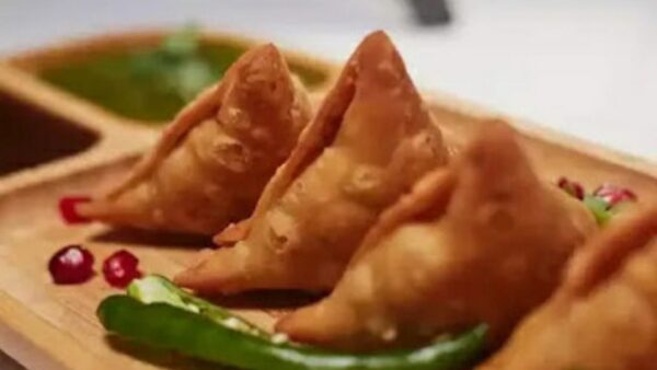 What is the history of samosas When and how did it reach India