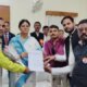 As per the guidelines of All India Pharmacist Association National President Shashi Bhushan Singh, a memorandum was given to the Honorable Union Health Minister Mrs. Anupriya Patel under the leadership of State President Shiv Kumar.