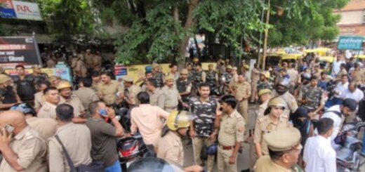 Uttar Pradesh police officer beaten up in Varanasi court